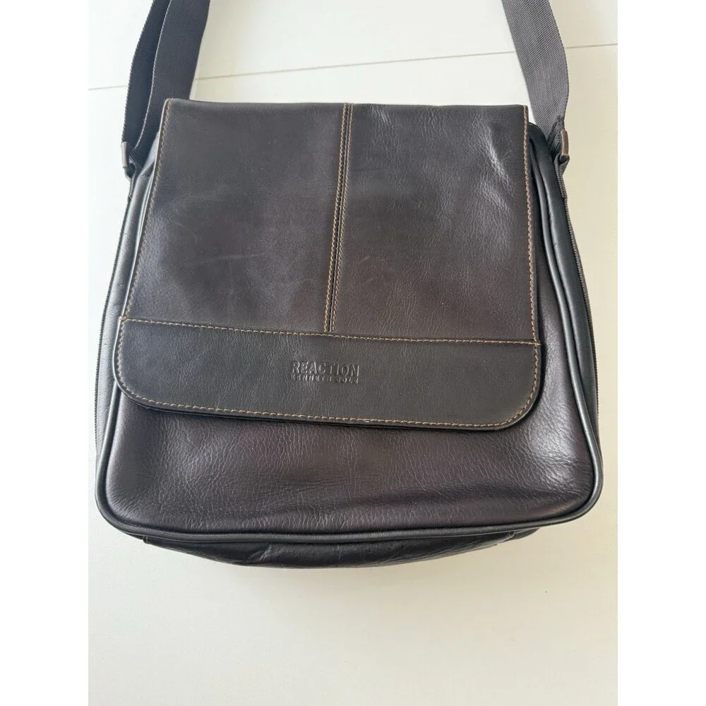 Kenneth Cole Reaction Brown Black Tablet/Messenger Crossbody Bag Leather Unisex